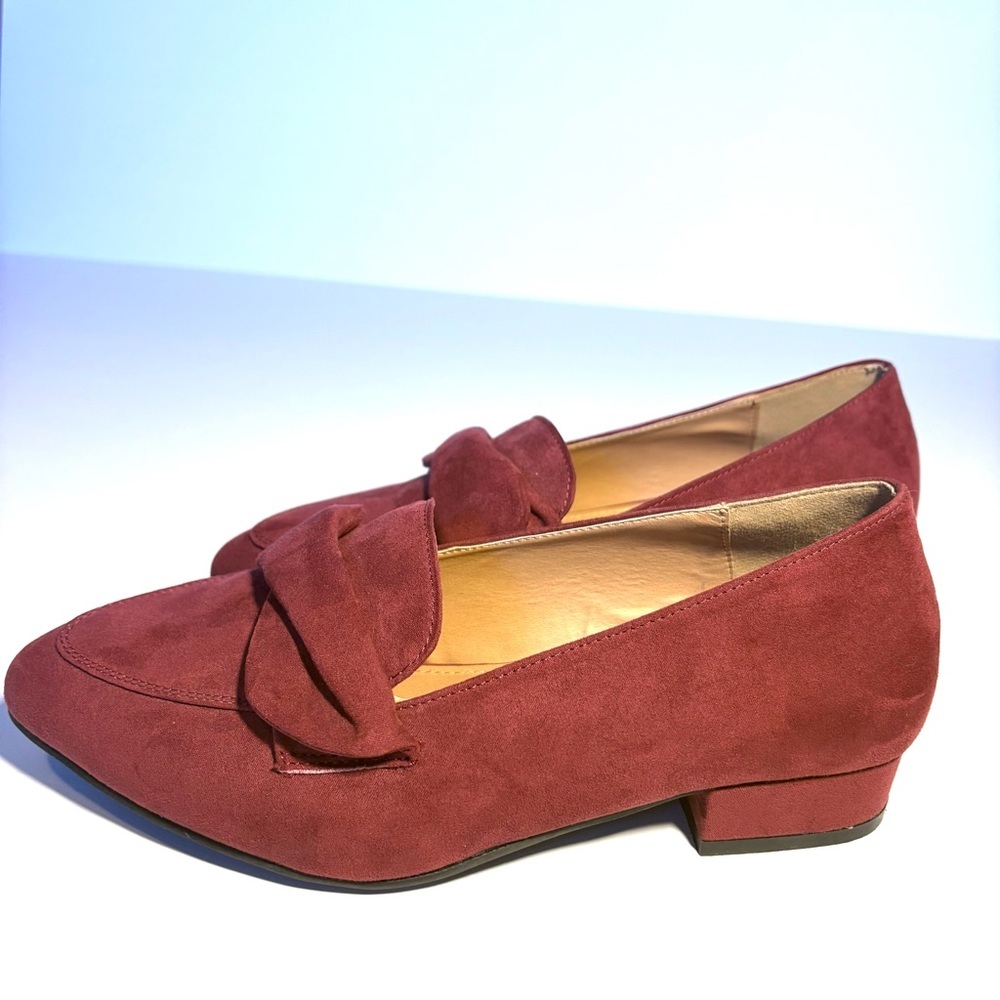 Penningtons burgundy Loafers with Bow like accent, low heel, Sz 8.5 WW, like new - Picture 3 of 9